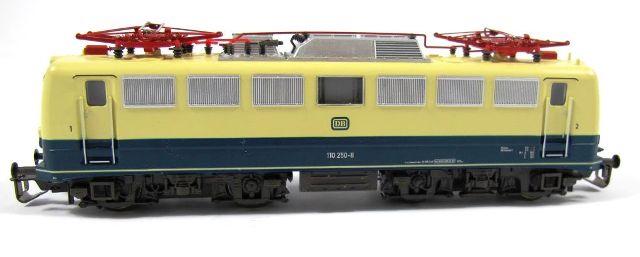 E-Lok BR110 250-8 DB.IV beige/blau 