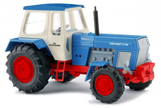 Traktor - Fortschritt ZT 300, 'vörös október'